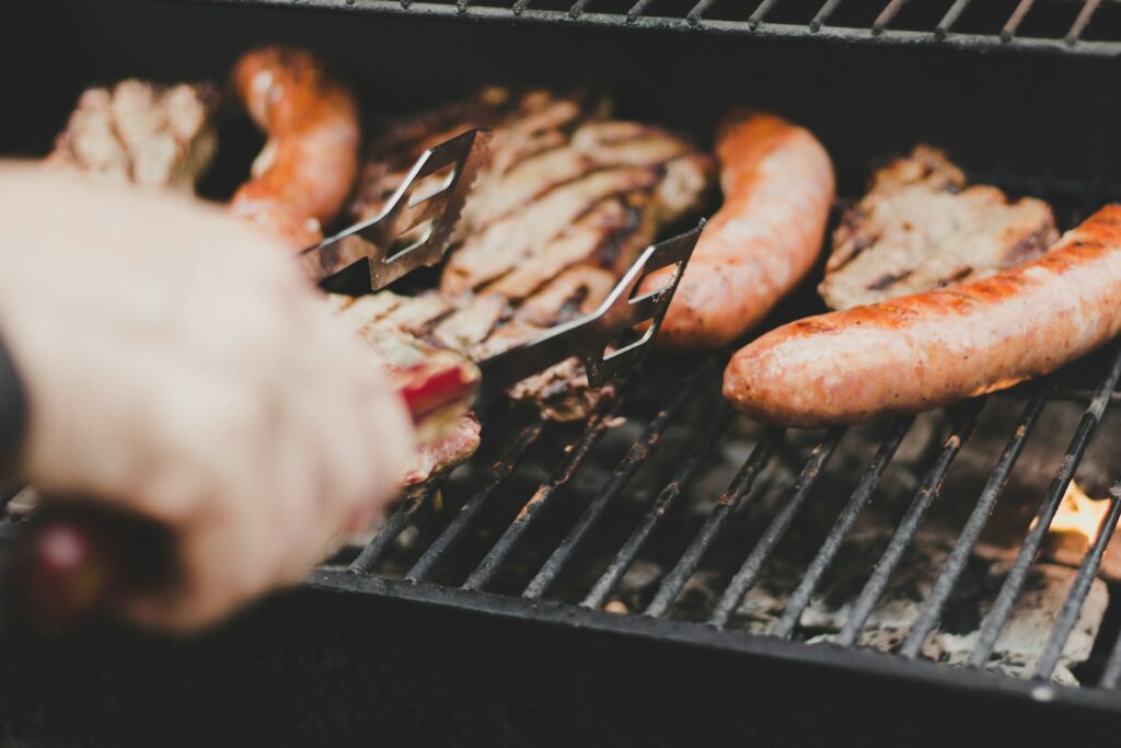 Les accessoires indispensables pour devenir maître du barbecue